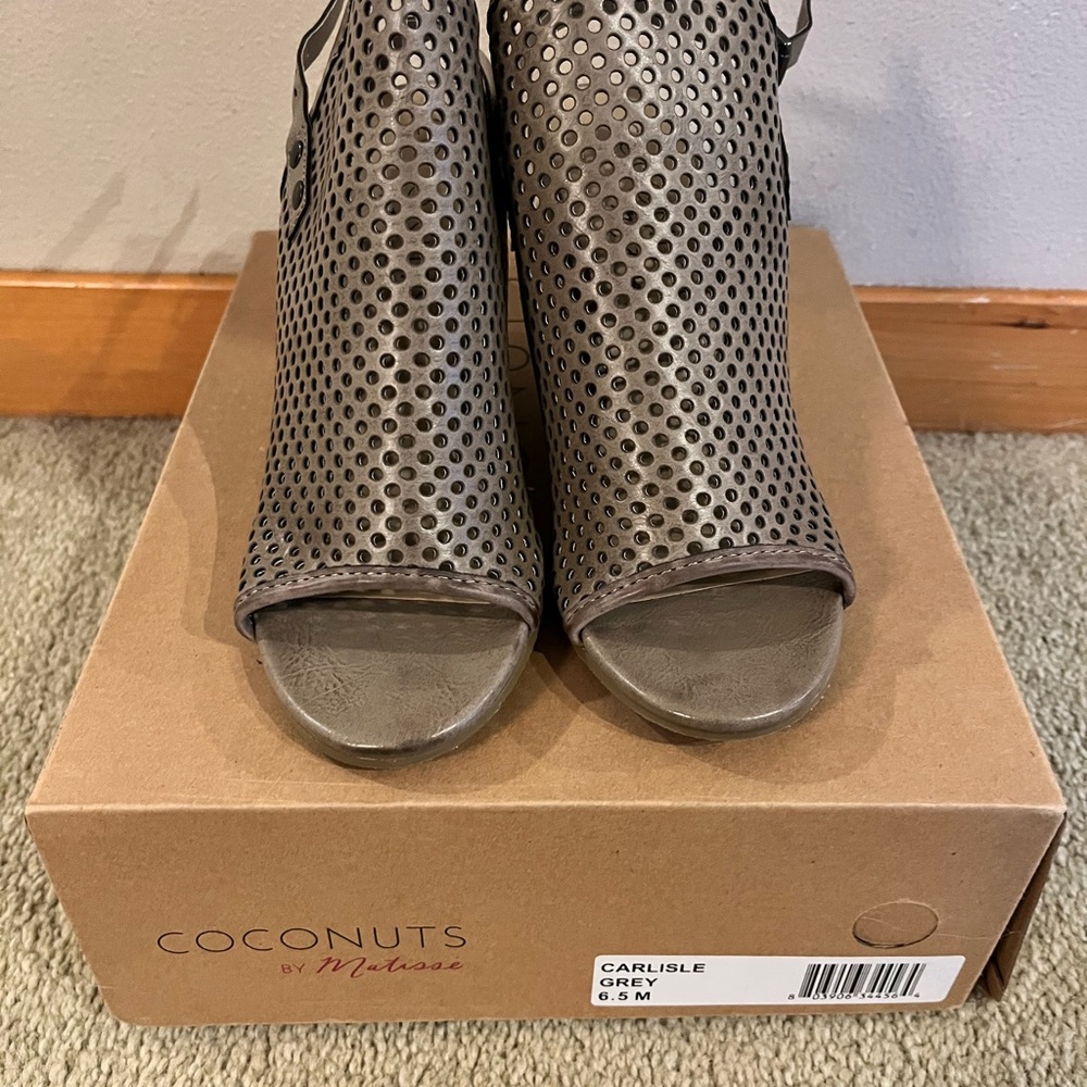 Coconuts by Matisse Women's Gray Peep Toe Booties Wedges